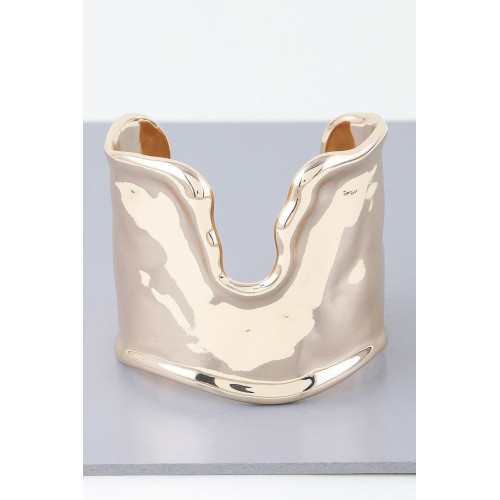 Shiny Hammered Cuff Bracelet - Designer Style - CC-WH2001386