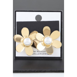 Pearled Daisy Flower Stud Earrings