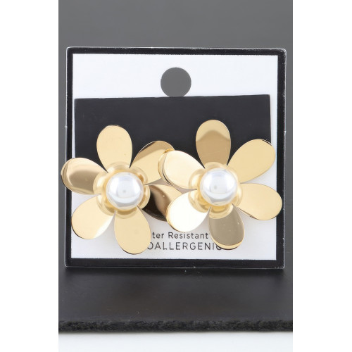 Pearled Daisy Flower Stud Earrings - Designer Style - CC-WH2001166