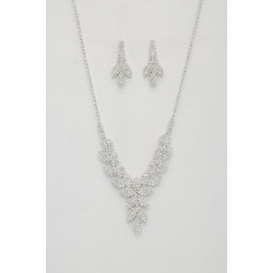 Leaf Pattern Crystal Necklace
