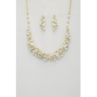 Leaf Pattern Pearl Crystal Necklace