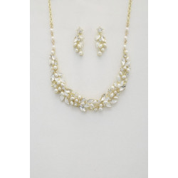 Leaf Pattern Pearl Crystal Necklace