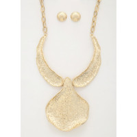 Textured Oversized Metal Necklace