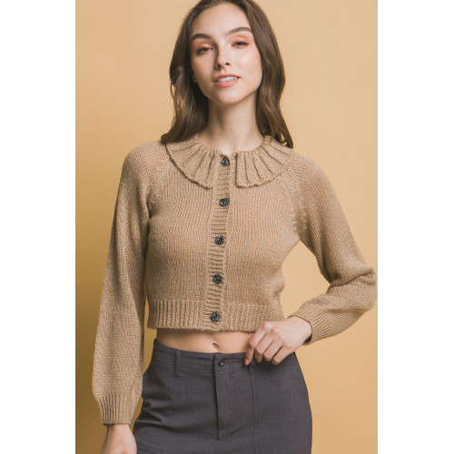Short collard sweater